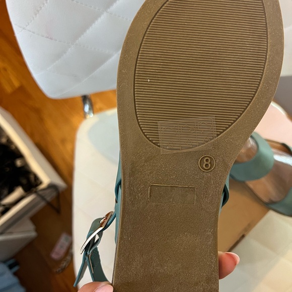 Sandals - Picture 5 of 5